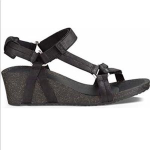 Teva Ysidro Wedge Sandals